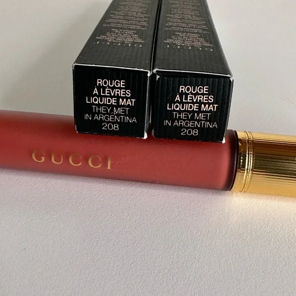 Gucci transfer proof matte liquid lipstick. They met in Argentina 208 - Picture 2 of 2